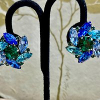 VOGUE vintage earrings, 1950s rhinestone clip earrings, clip-on prong set ocean blue green aqua silver