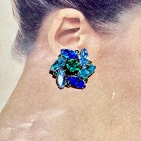 VOGUE vintage earrings, 1950s rhinestone clip earrings, clip-on prong set ocean blue green aqua silver