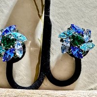 VOGUE vintage earrings, 1950s rhinestone clip earrings, clip-on prong set ocean blue green aqua silver