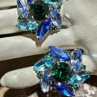 VOGUE vintage earrings, 1950s rhinestone clip earrings, clip-on prong set ocean blue green aqua silver