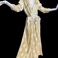 LINDA'S LOS ANGELES dressing gown, 1940s vintage shiny candlelight satin with embossed roses, 36 bust