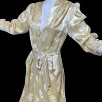 LINDA'S LOS ANGELES dressing gown, 1940s vintage shiny candlelight satin with embossed roses, 36 bust