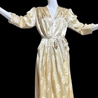 LINDA'S LOS ANGELES dressing gown, 1940s vintage shiny candlelight satin with embossed roses, 36 bust