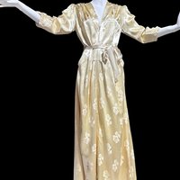 LINDA'S LOS ANGELES dressing gown, 1940s vintage shiny candlelight satin with embossed roses, 36 bust