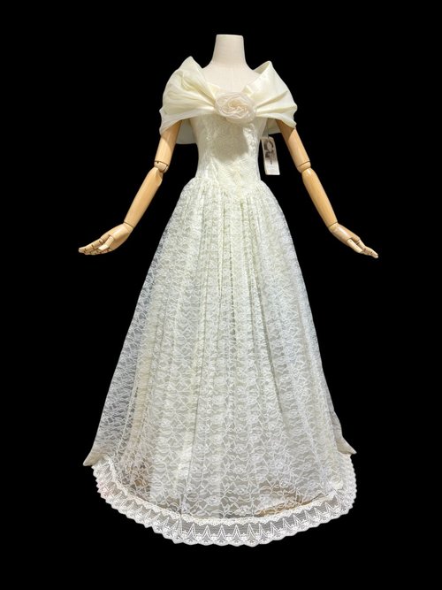 Jessica McClintock 1980s vintage wedding dress, white lace gown with organza off the shoulder wrap