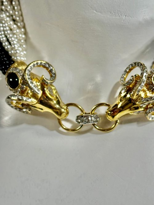 1980s vintage Statement necklace, Kissing Rams Head black white twisted Torsade Faux Pearl Choker, Kenneth Jay Lane unsigned