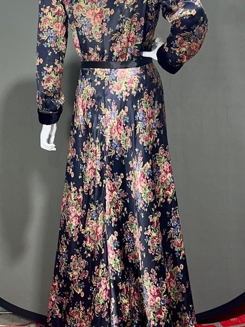 1940s vintage dressing gown robe, REVERSIBLE satin and black velvet