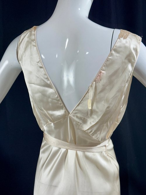 YOLANDE 1930s vintage nightgown, Hand Made silky night dress