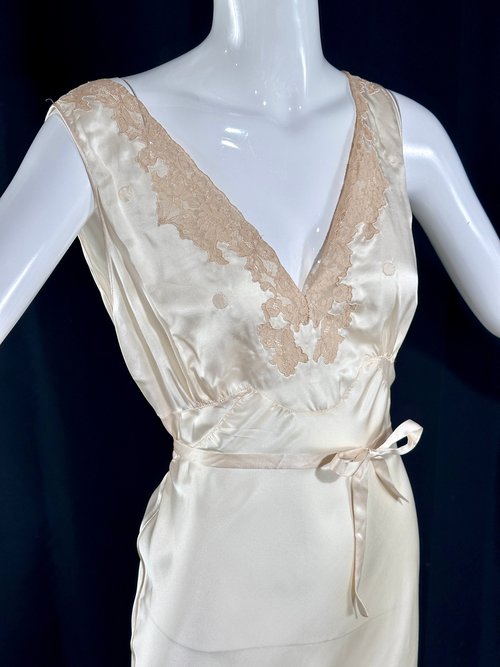 YOLANDE 1930s vintage nightgown, Hand Made silky night dress