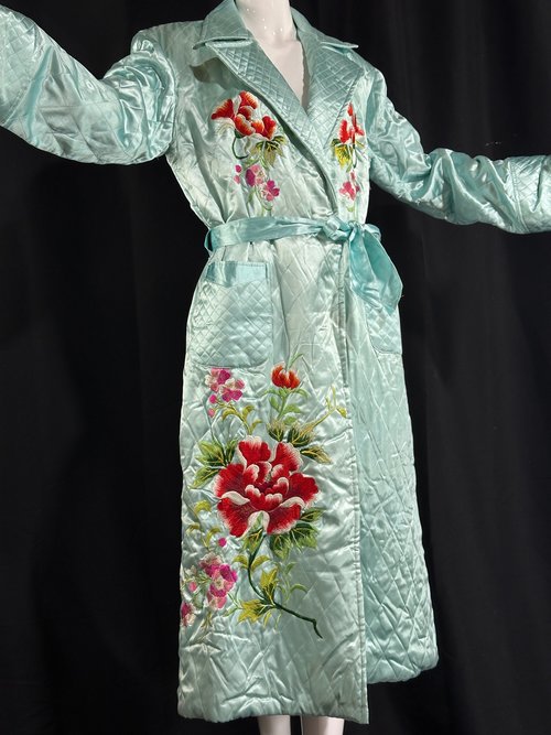 1940s vintage housecoat quilted embroidered dressing gown