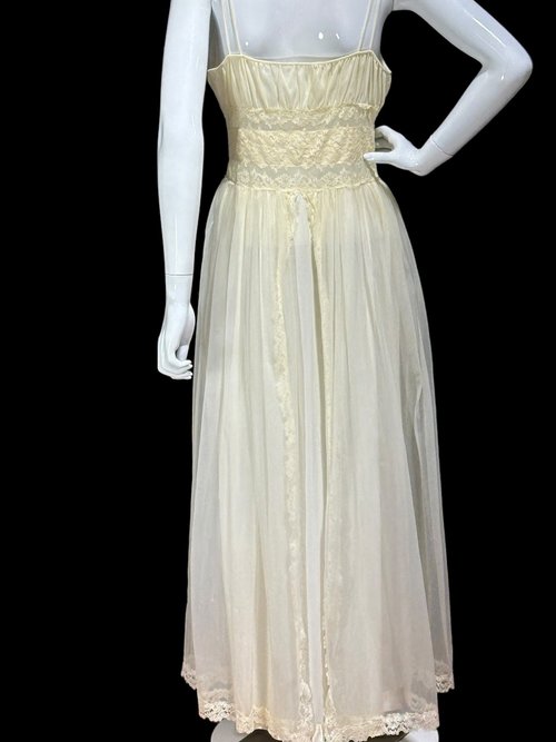 EYEFUL by RUTH FLAUM, 1950s vintage nightgown