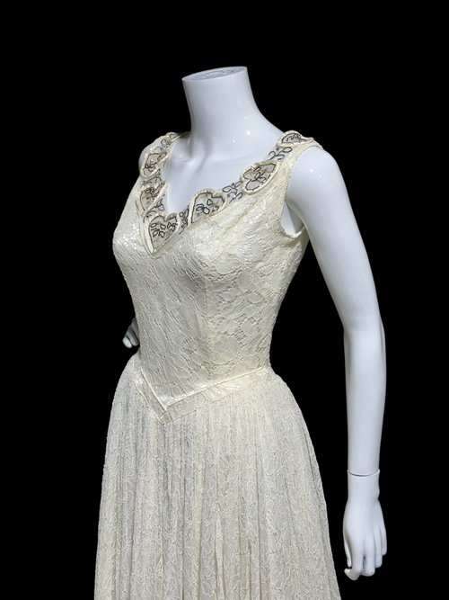 1940s vintage wedding gown dress, white lace princess ball gown