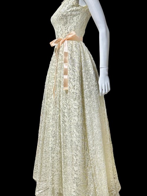 1950s wedding dress, vintage 50s evening bridal dress, White lace gown, fit and flare, 33 bust