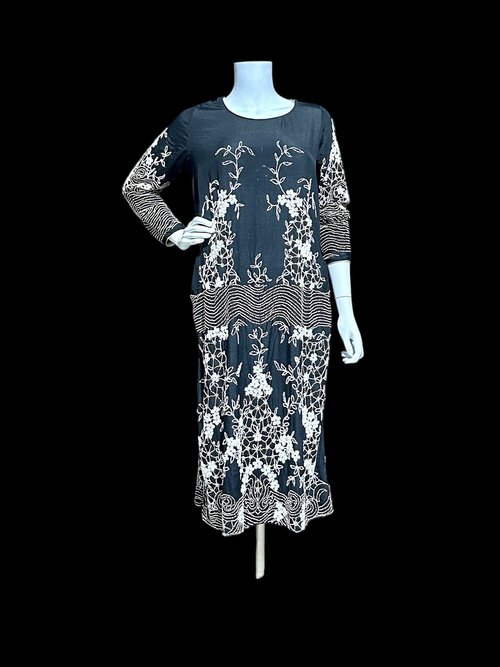 HOUSE OF ADAIR vintage 1920s dress, black and white shift beaded flapper dress, heavy beading with long sleeves