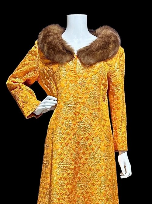 MALOUF PERFECT NEGLIGEE vintage evening dressing gown, orange gold metallic brocade shift dressing gown robe