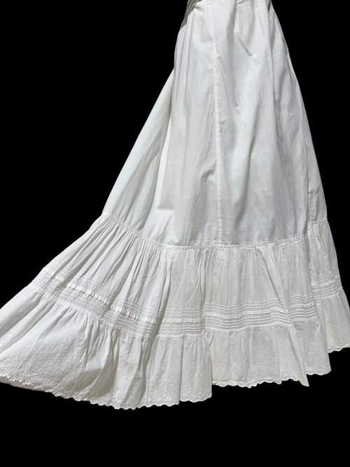 Antique Edwardian 1900s cotton maxi skirt, white pin tuck and embroidery