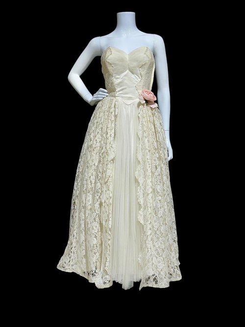 1950s vintage prom wedding dress, ivory white lace and tulle cupcake evening gown, shelf bust ball gown, 33 bust