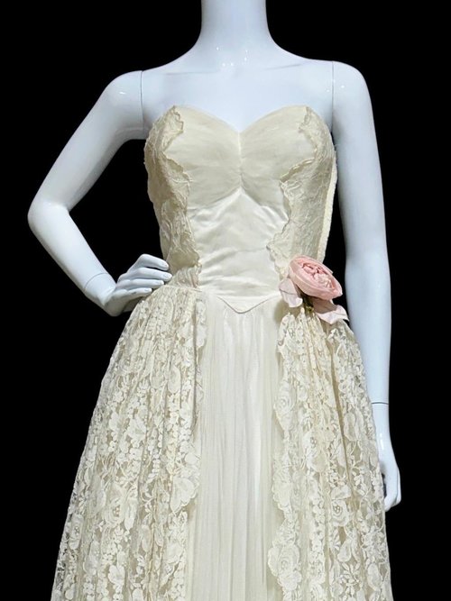 1950s vintage prom wedding dress, ivory white lace and tulle cupcake evening gown, shelf bust ball gown, 33 bust