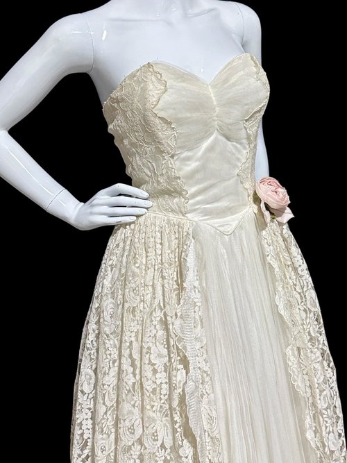 1950s vintage prom wedding dress, ivory white lace and tulle cupcake evening gown, shelf bust ball gown, 33 bust