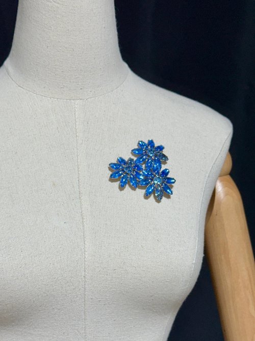 1950s vintage flower brooch pin, blue rhinestone jelly belly large flower trio for lapel hat or scarf