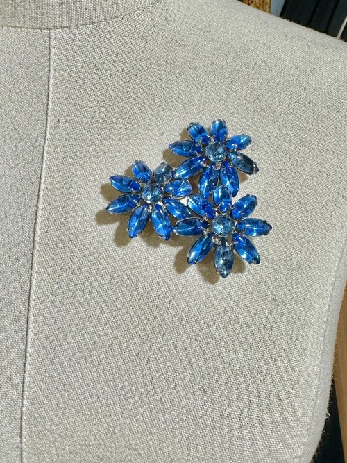 1950s vintage flower brooch pin, blue rhinestone jelly belly large flower trio for lapel hat or scarf