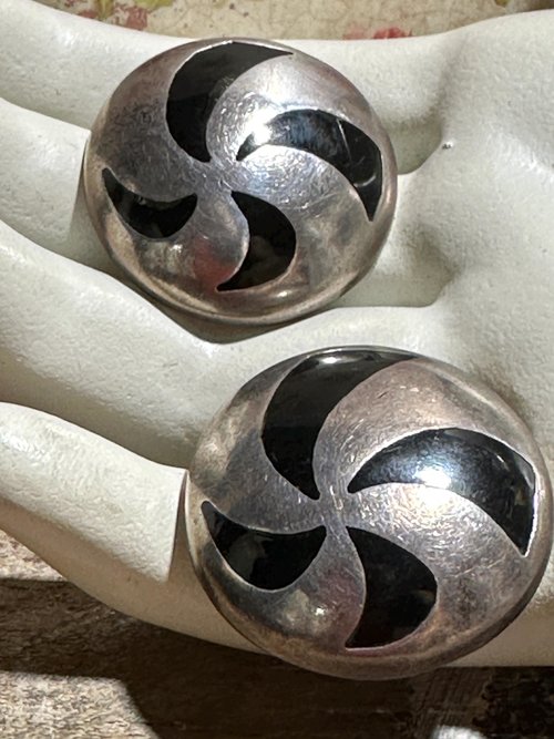 TAXCO vintage earrings, sterling silver and onyx, dome southwestern Mexican clip on earrings, artist unknown