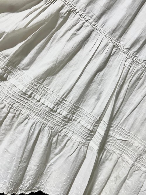 Antique Edwardian 1900s cotton maxi skirt, white pin tuck and embroidery