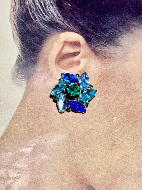 VOGUE vintage earrings, 1950s rhinestone clip earrings, clip-on prong set ocean blue green aqua silver