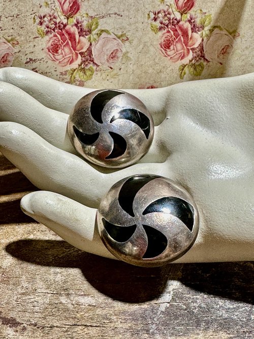 TAXCO vintage earrings, sterling silver and onyx, dome southwestern Mexican clip on earrings, artist unknown