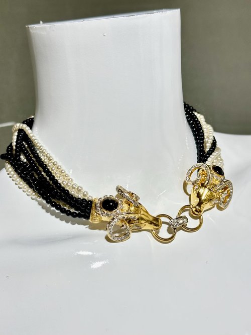 1980s vintage Statement necklace, Kissing Rams Head black white twisted Torsade Faux Pearl Choker, Kenneth Jay Lane unsigned