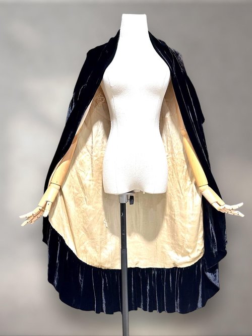 I. MAGNIN & CO, 1920s vintage Flapper Silk Velvet Cape, Inky black Antique Evening coat Capelet Cloak, Open front with ruffles