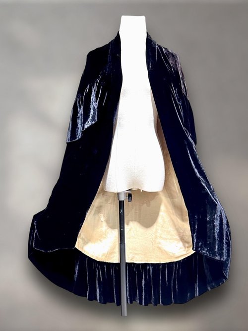 I. MAGNIN & CO, 1920s vintage Flapper Silk Velvet Cape, Inky black Antique Evening coat Capelet Cloak, Open front with ruffles