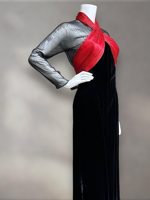 OSCAR de la RENTA Miss O, Neiman Marcus 1980s vintage evening dress, Red silk and Black velvet