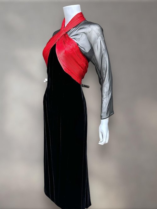 OSCAR de la RENTA Miss O, Neiman Marcus 1980s vintage evening dress, Red silk and Black velvet