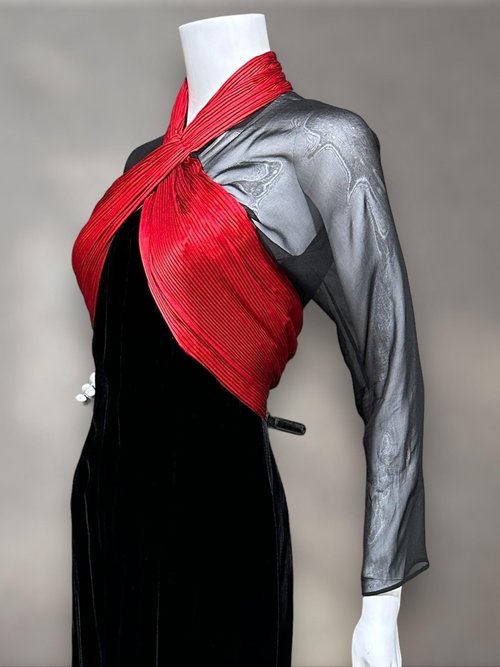 OSCAR de la RENTA Miss O, Neiman Marcus 1980s vintage evening dress, Red silk and Black velvet