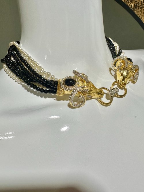 1980s vintage Statement necklace, Kissing Rams Head black white twisted Torsade Faux Pearl Choker, Kenneth Jay Lane unsigned