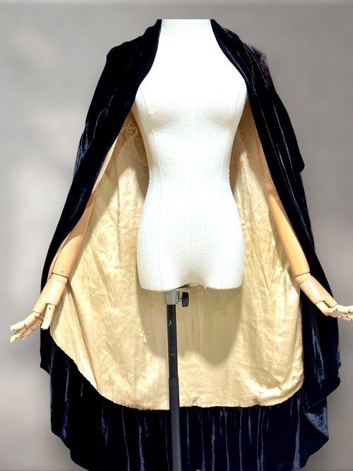 I. MAGNIN & CO, 1920s vintage Flapper Silk Velvet Cape, Inky black Antique Evening coat Capelet Cloak, Open front with ruffles