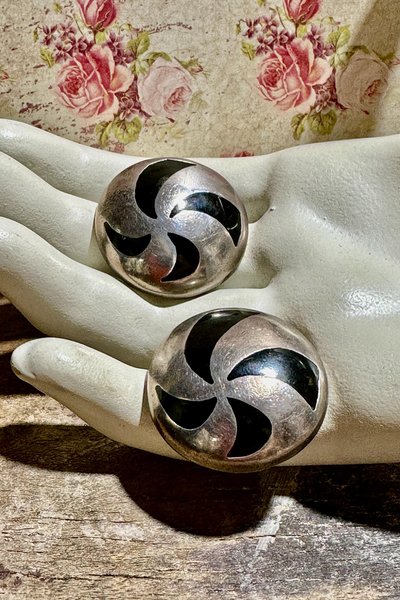 TAXCO vintage earrings, sterling silver and onyx, dome southwestern Mexican clip on earrings, artist unknown