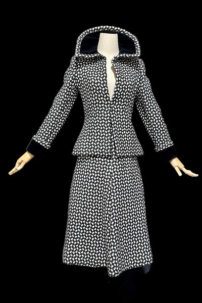 ARNOLD SCAASI COUTURE vintage suit, 1970s jacket skirt set, business suit, Black white houndstooth 2 piece suit, wear to work, 32 bust