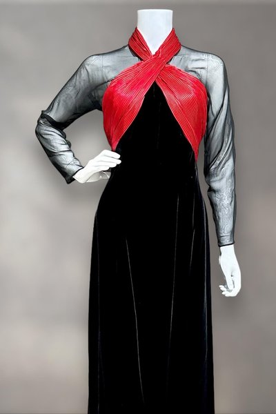 OSCAR de la RENTA Miss O, Neiman Marcus 1980s vintage evening dress, Red silk and Black velvet